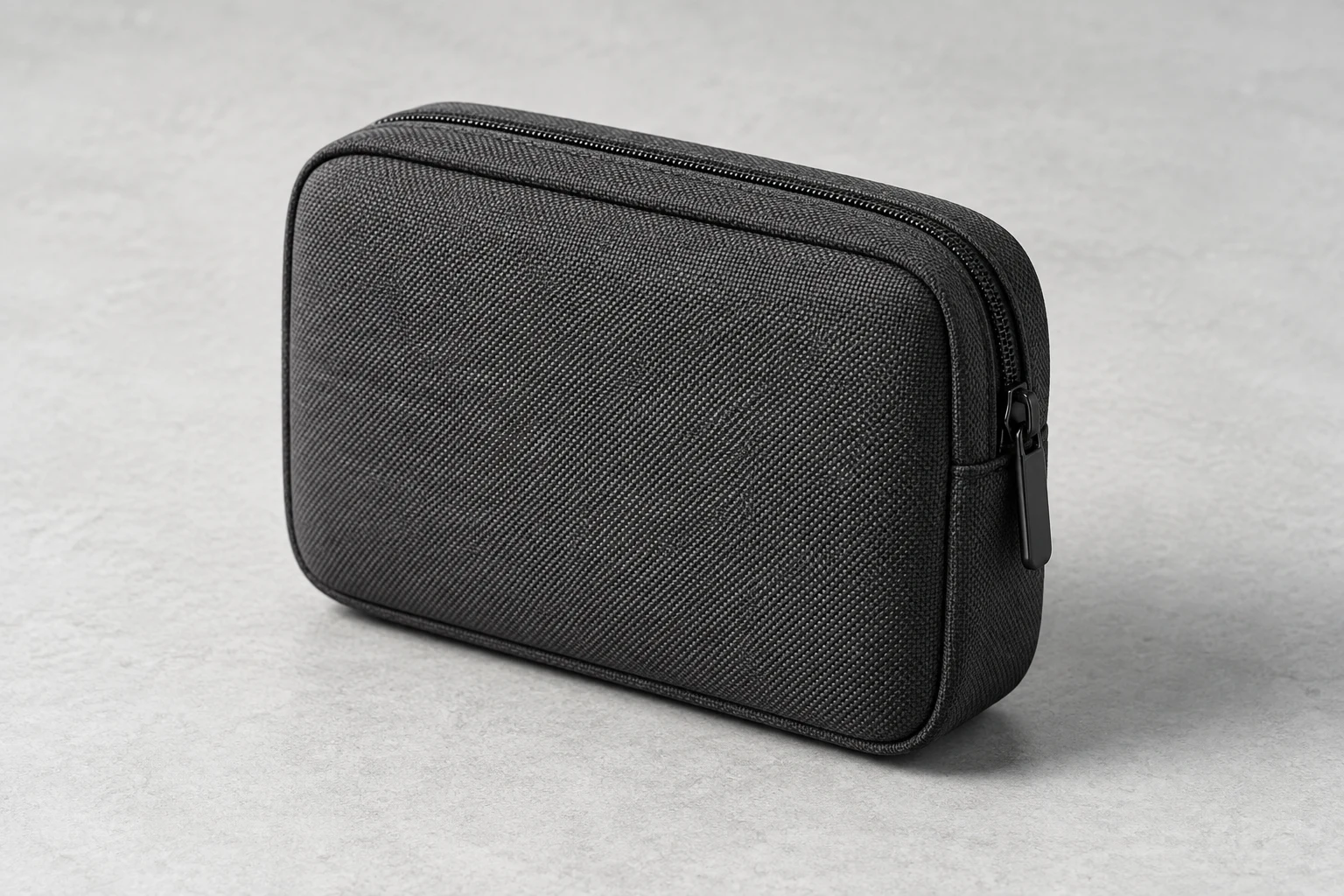 Vue conceptuelle de la pochette fermée en textile graphite